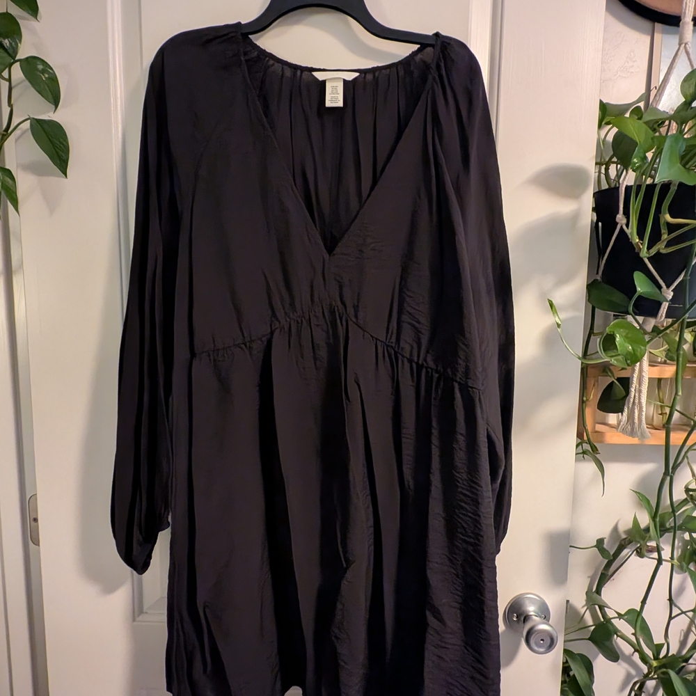 H&M Elegant Black Garment